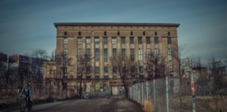 Ostgut Booking, va a cerrar.