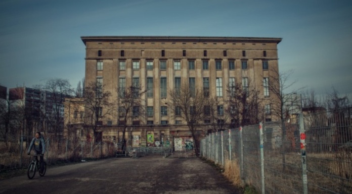 Ostgut Booking, va a cerrar.